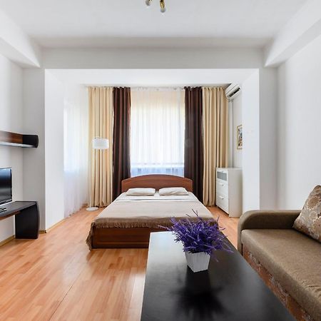 428 Lighthouse Apartments - Traveler'S Choice อัลมาตี ภายนอก รูปภาพ