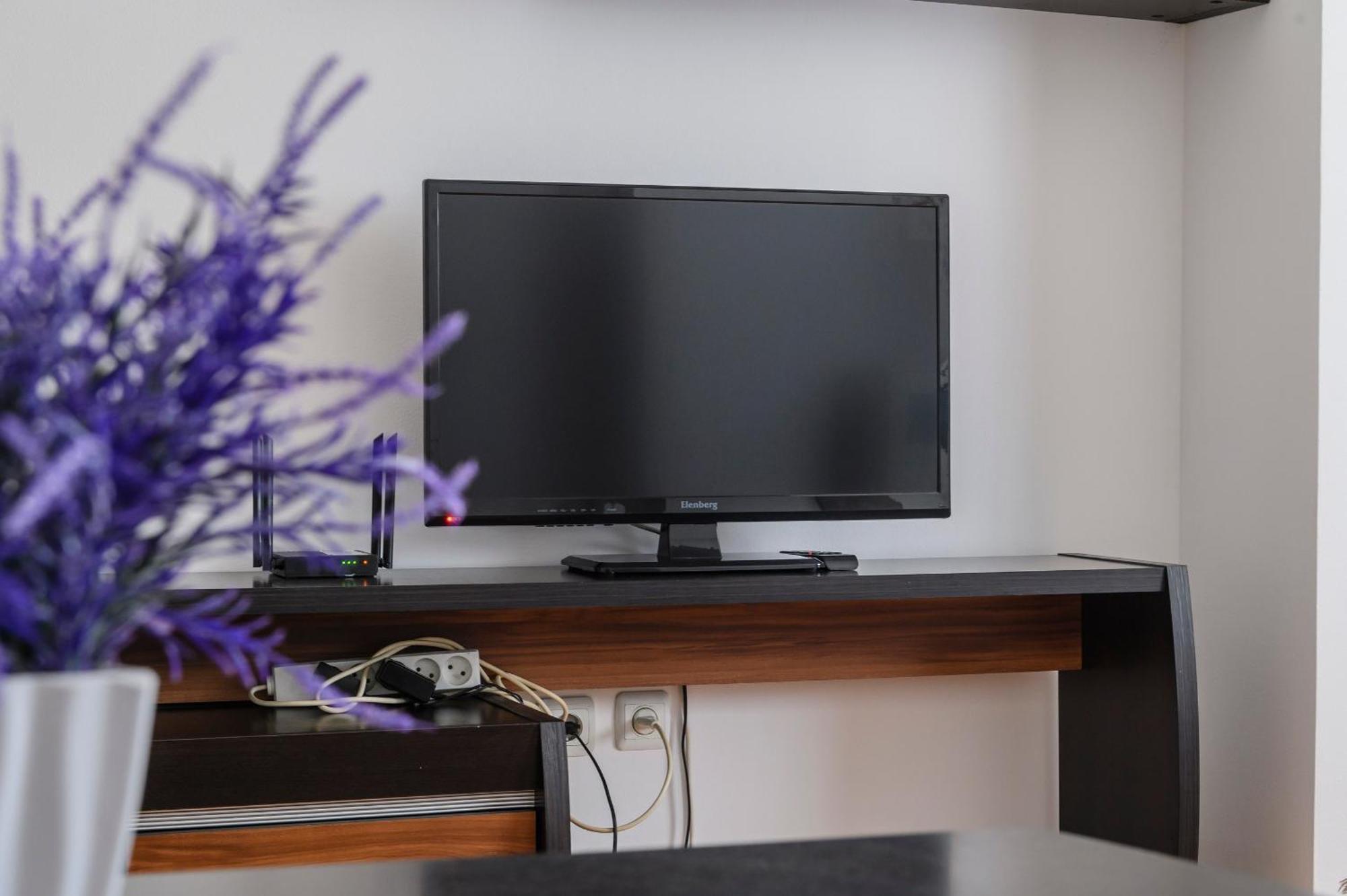 428 Lighthouse Apartments - Traveler'S Choice อัลมาตี ภายนอก รูปภาพ