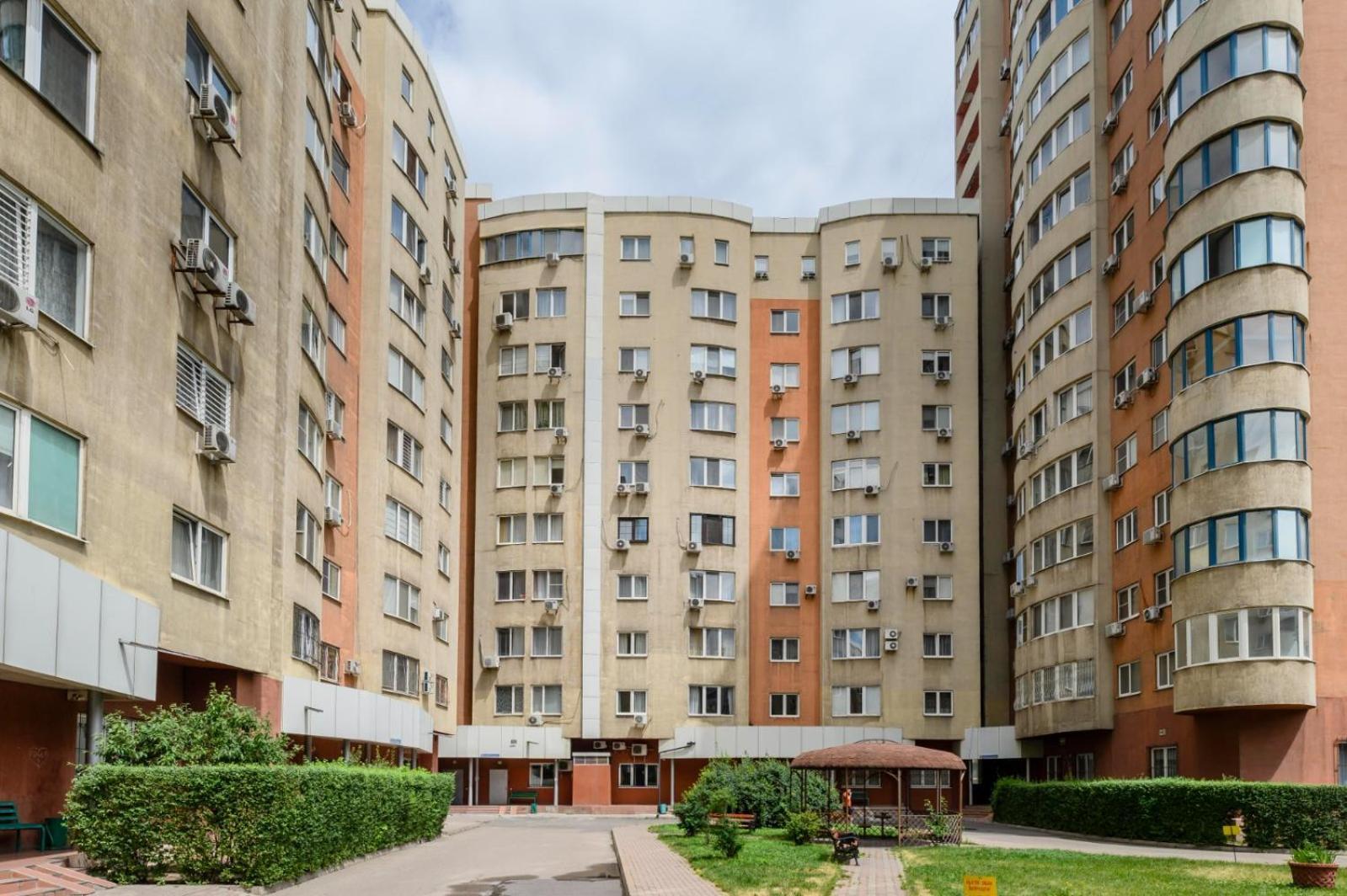 428 Lighthouse Apartments - Traveler'S Choice อัลมาตี ภายนอก รูปภาพ